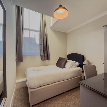 Newport Quay Bed & Breakfast Bagian luar foto