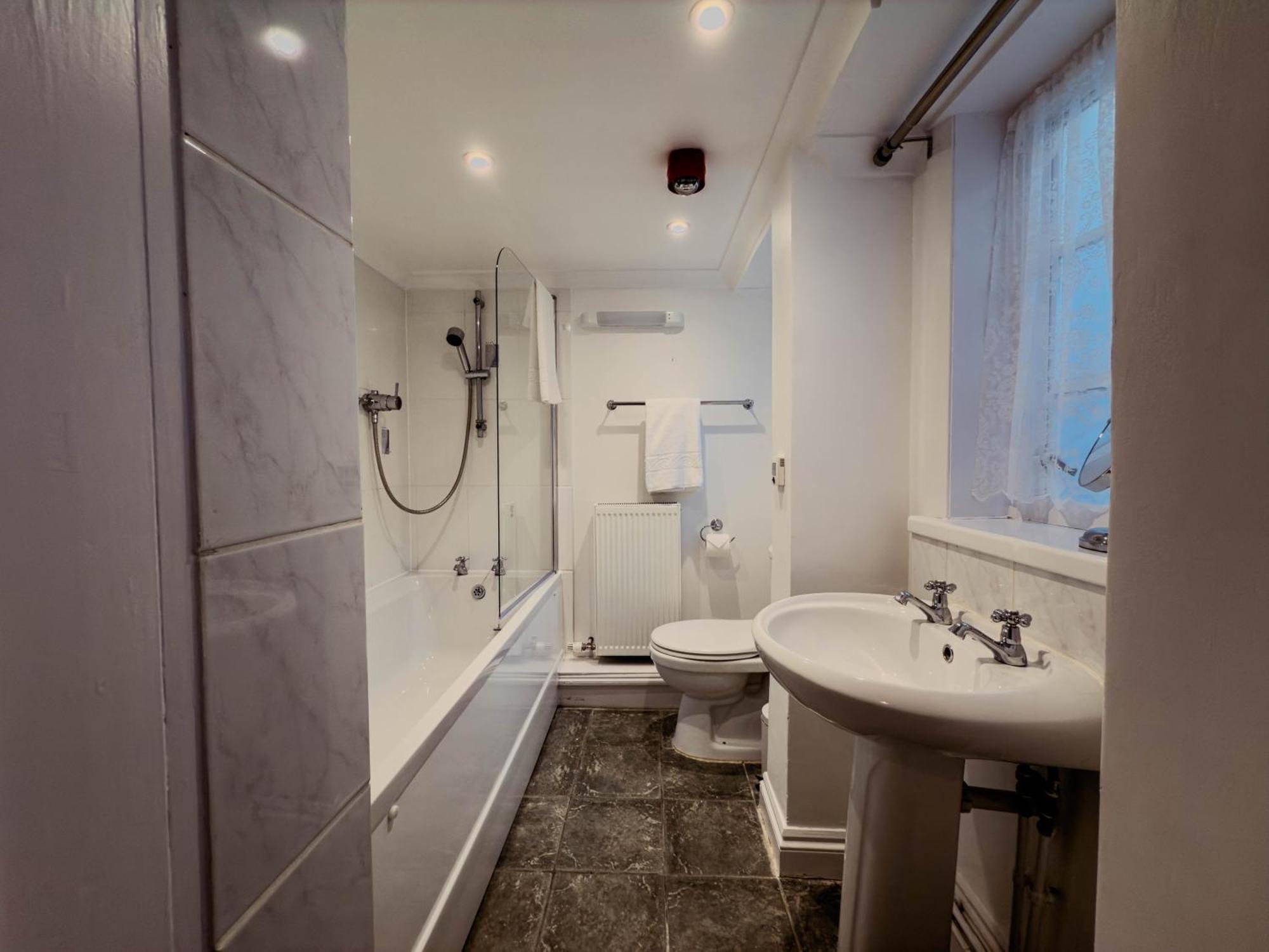 Newport Quay Bed & Breakfast Bagian luar foto