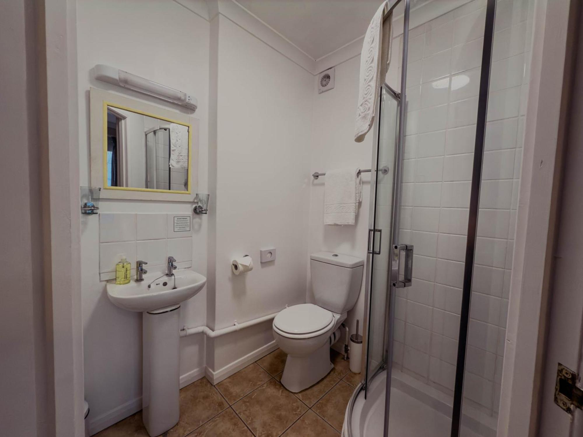 Newport Quay Bed & Breakfast Bagian luar foto