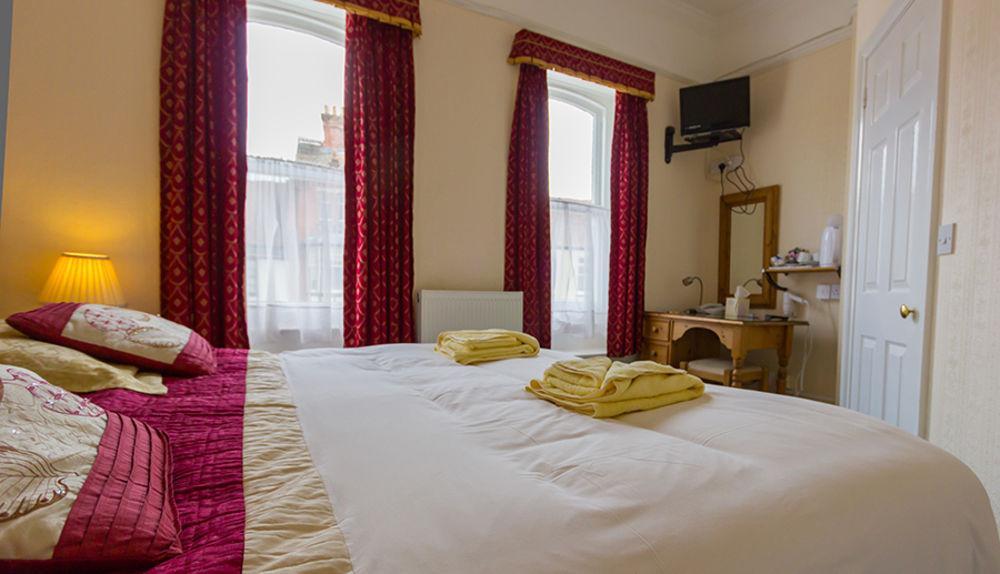 Newport Quay Bed & Breakfast Bagian luar foto