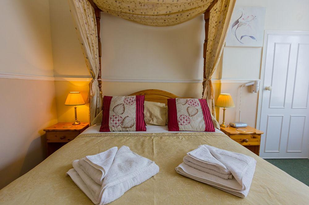 Newport Quay Bed & Breakfast Bagian luar foto