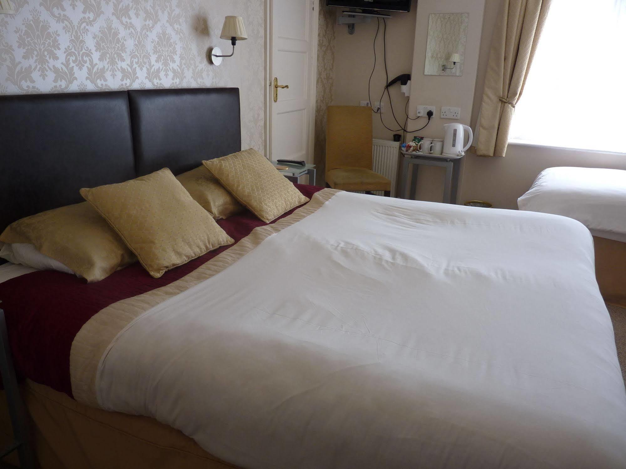 Newport Quay Bed & Breakfast Bagian luar foto