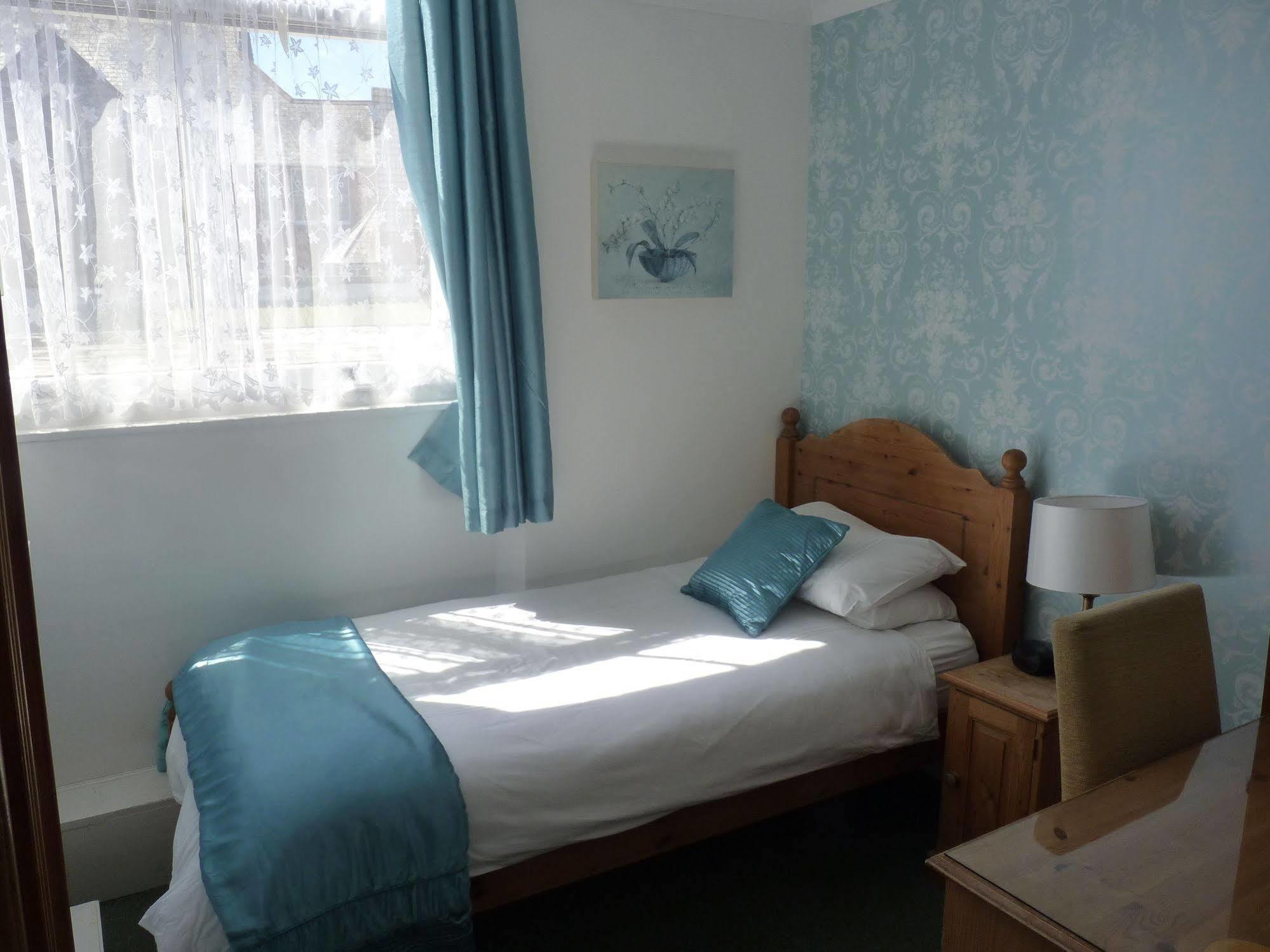 Newport Quay Bed & Breakfast Bagian luar foto