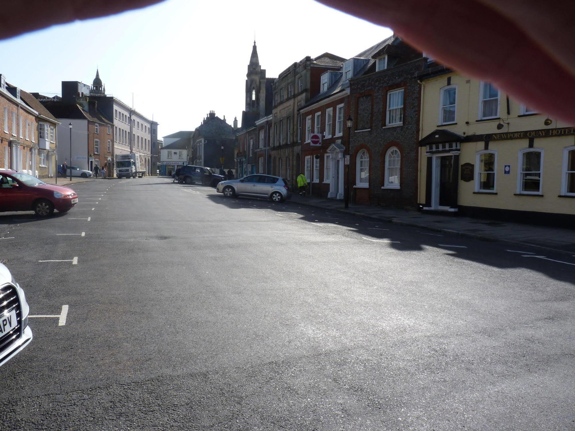 Newport Quay Bed & Breakfast Bagian luar foto